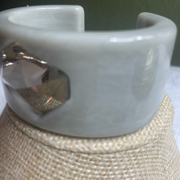 NWOT Neiman Marcus CUSP Gray Cuff Bracelet With Large Rhinestone - Picture 8 of 8